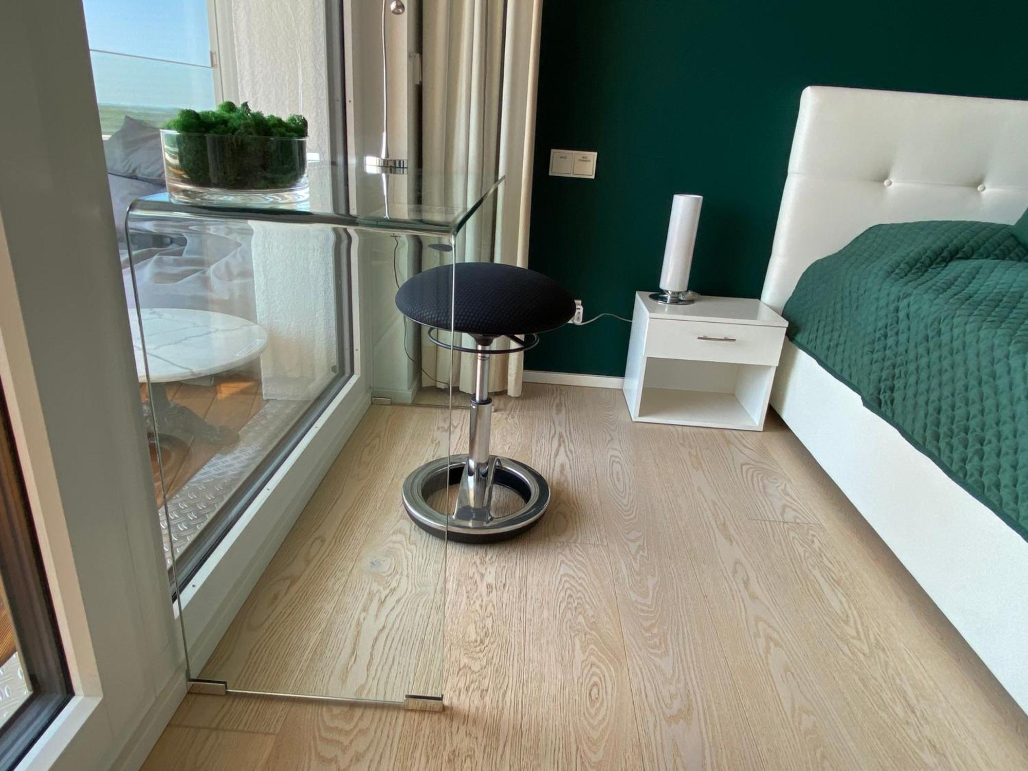 Privatunterkunft Alpen-panorama - Einzigartige Privatsuite Hoch Ueber Muenchen, 12tes Og, Alpenblick, Loggia, Whirlpool, 15 Minuten Zum Zentrum, Ruhe Und Erholung In Der Stadt Fuer Privat Und Geschaeftlich Reisende *