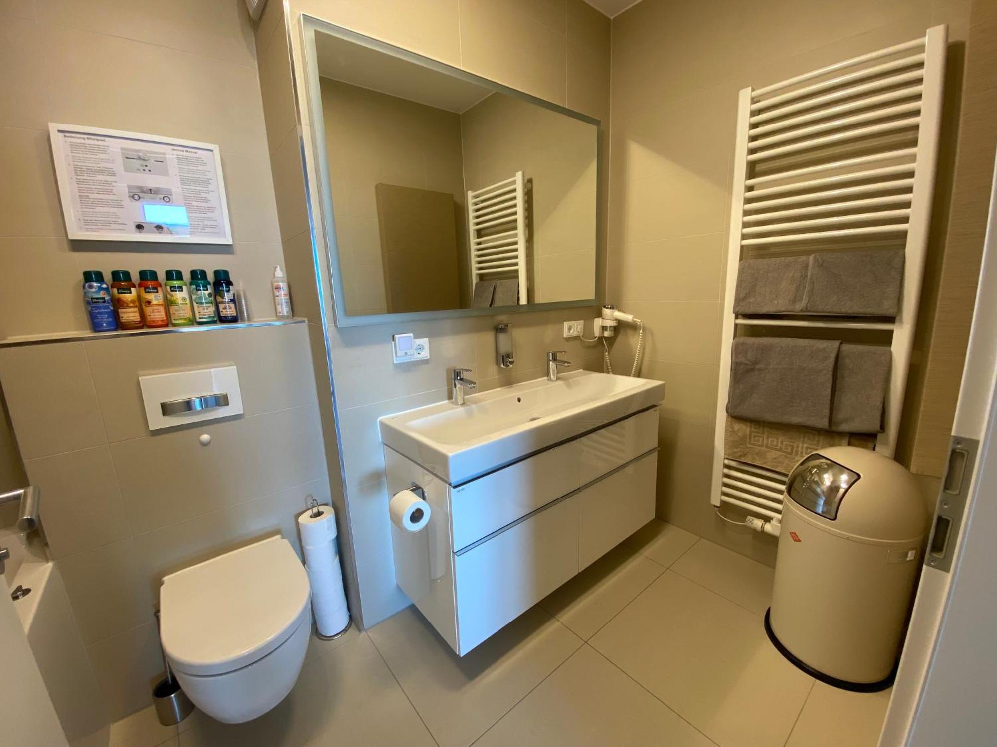 Alpen-panorama - Einzigartige Privatsuite Hoch Ueber Muenchen, 12tes Og, Alpenblick, Loggia, Whirlpool, 15 Minuten Zum Zentrum, Ruhe Und Erholung In Der Stadt Fuer Privat Und Geschaeftlich Reisende Privatunterkunft München
