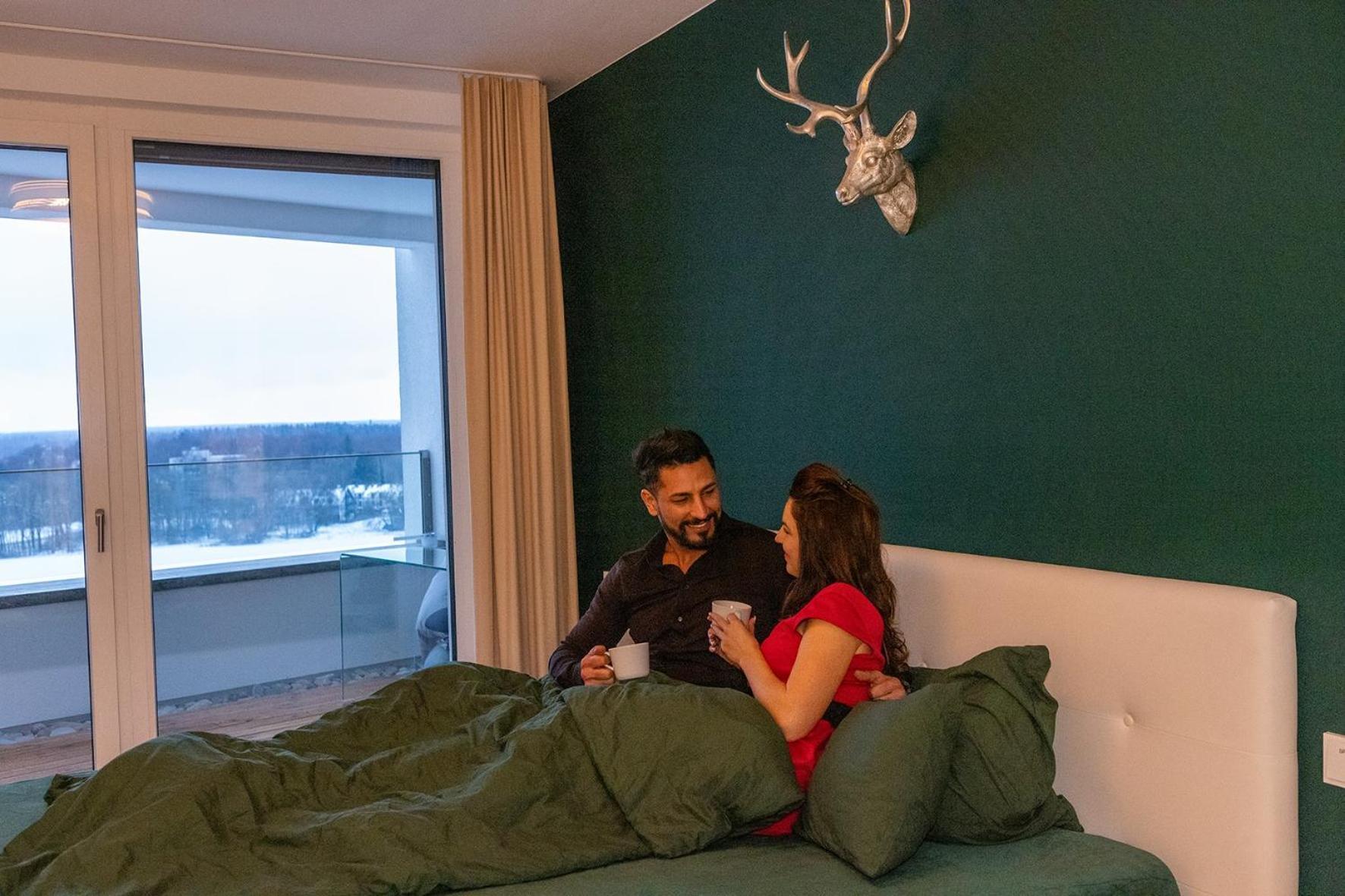 Privatunterkunft Alpen-panorama - Einzigartige Privatsuite Hoch Ueber Muenchen, 12tes Og, Alpenblick, Loggia, Whirlpool, 15 Minuten Zum Zentrum, Ruhe Und Erholung In Der Stadt Fuer Privat Und Geschaeftlich Reisende München
