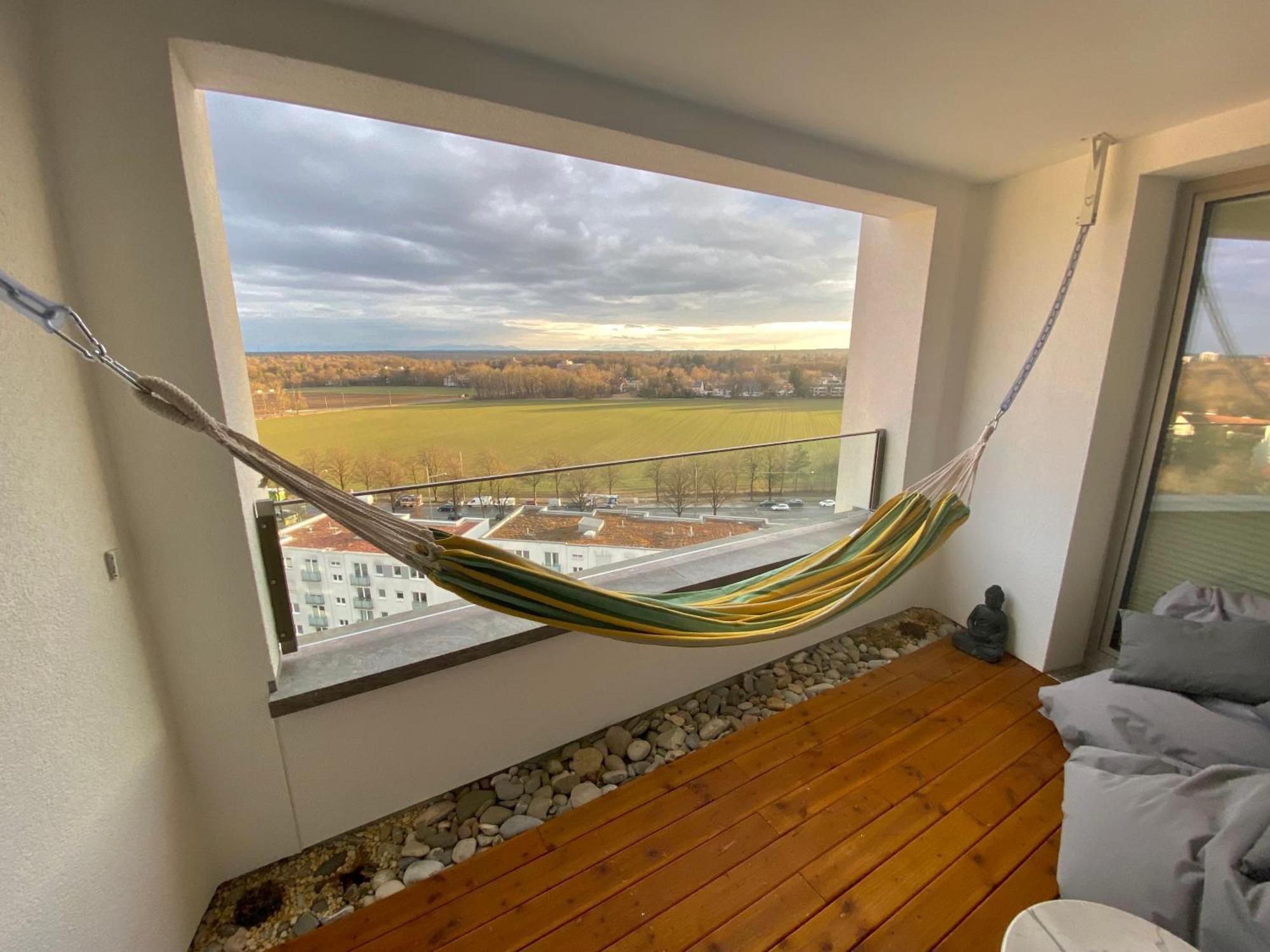 Alpen-panorama - Einzigartige Privatsuite Hoch Ueber Muenchen, 12tes Og, Alpenblick, Loggia, Whirlpool, 15 Minuten Zum Zentrum, Ruhe Und Erholung In Der Stadt Fuer Privat Und Geschaeftlich Reisende Privatunterkunft München